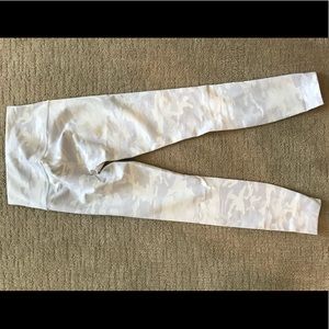 Lululemon Align ribbed white camp legging